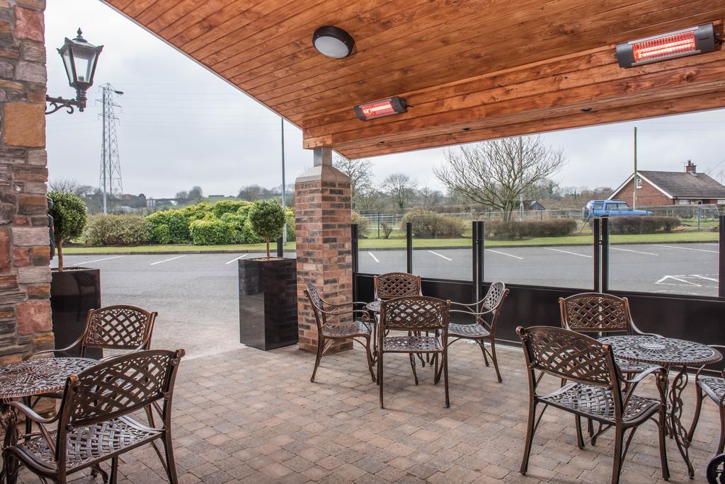 Corr'S Corner Hotel Newtownabbey Exterior foto